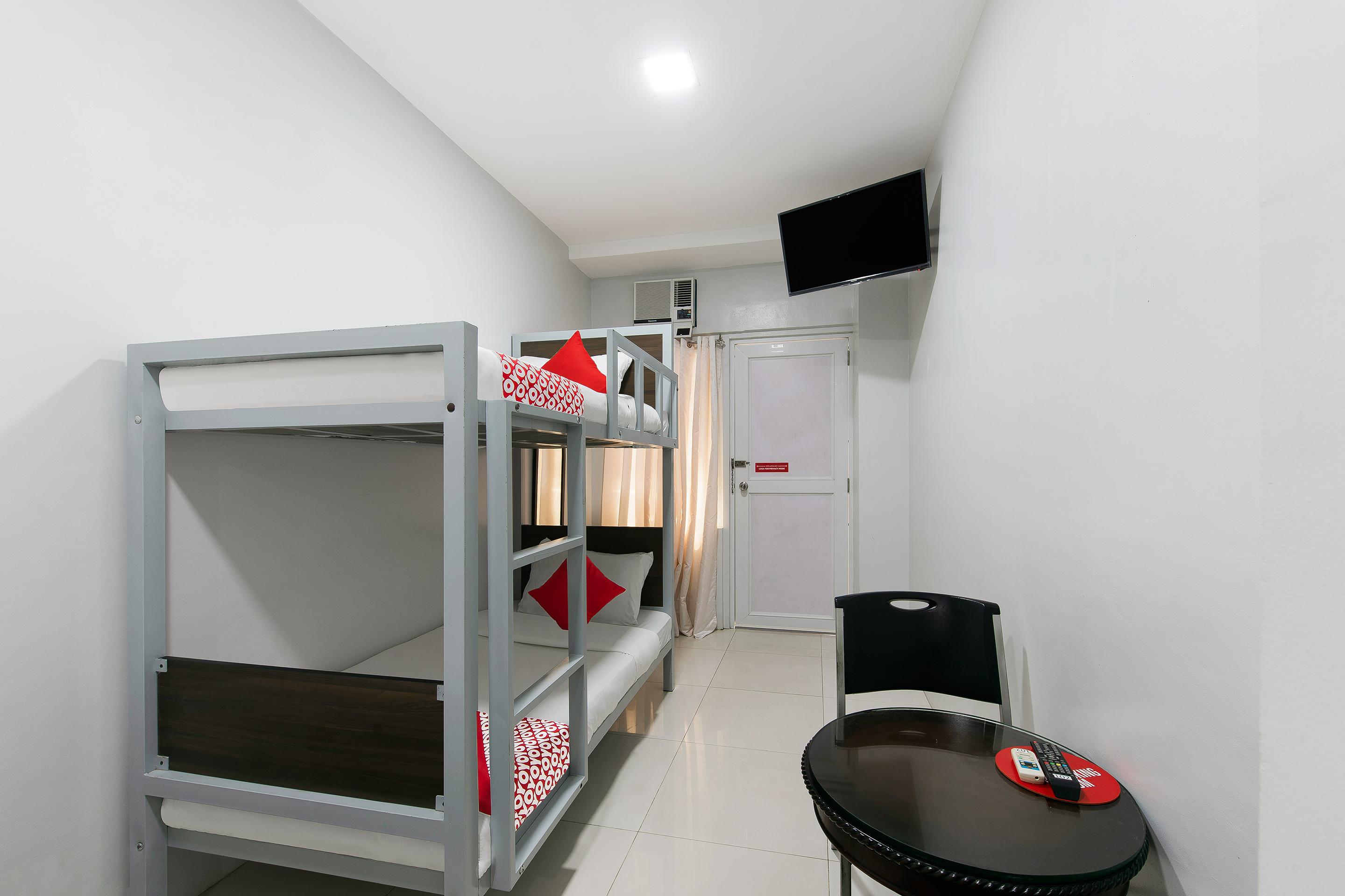 Oyo 152 Sangco Condotel Hotel 3*