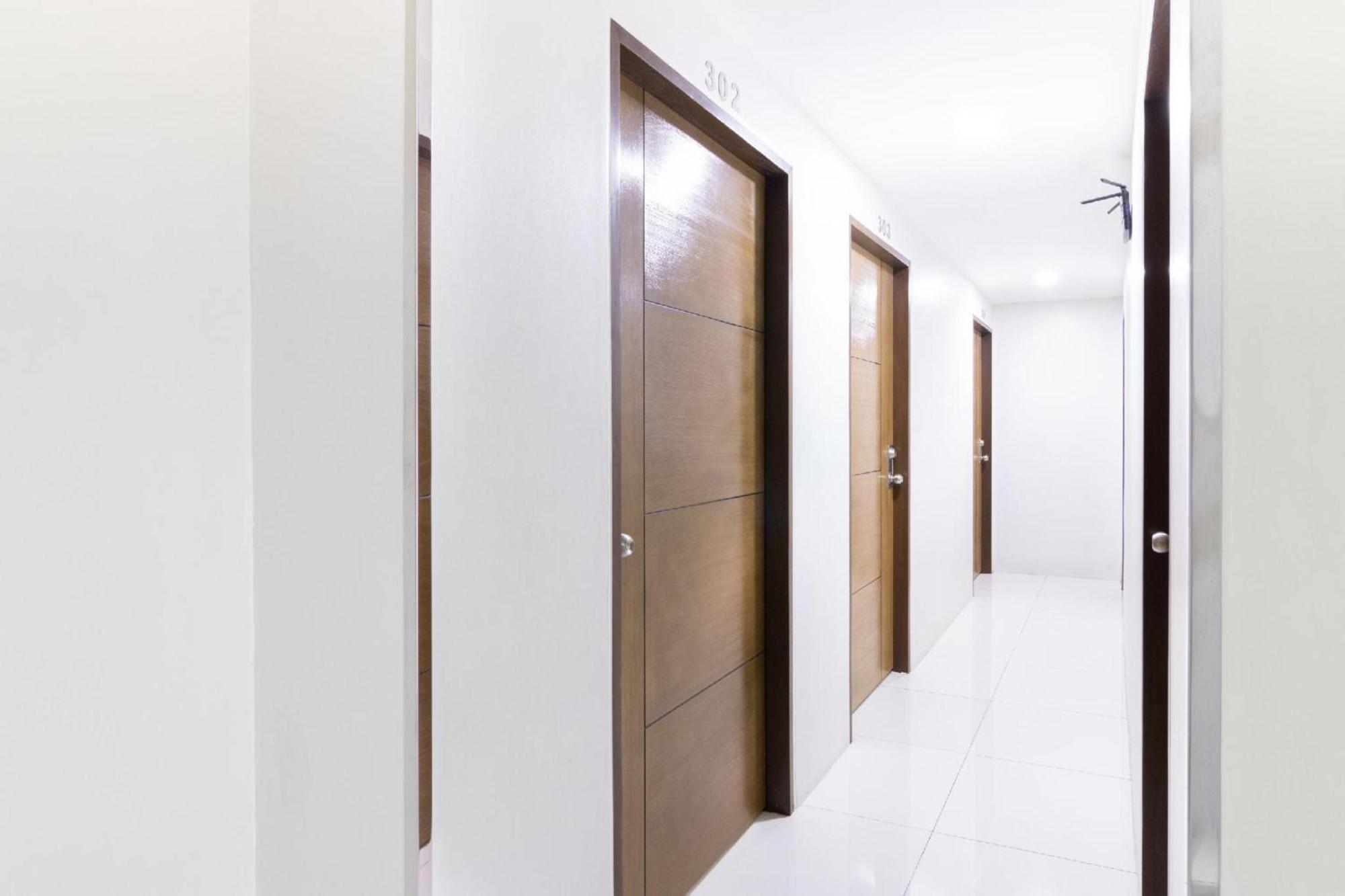 Oyo 152 Sangco Condotel Hotel